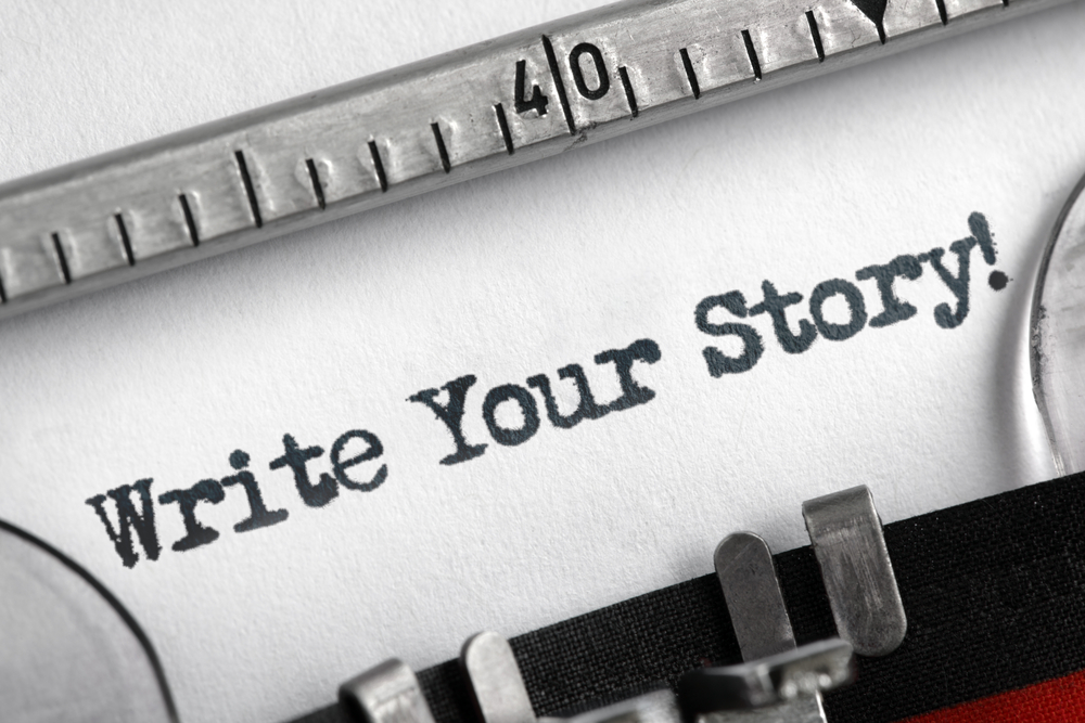 Macchina da scrivere vintage con foglio Write Your Story - Copywriting e content marketing