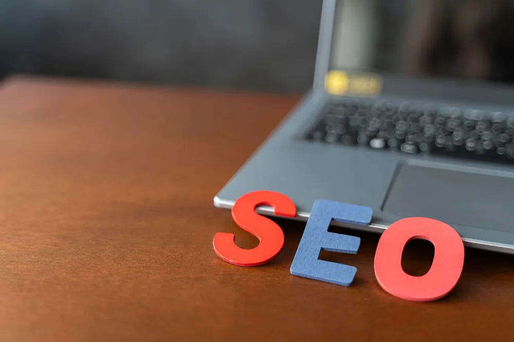 quali sono i vantaggi di assumere un consulente seo
